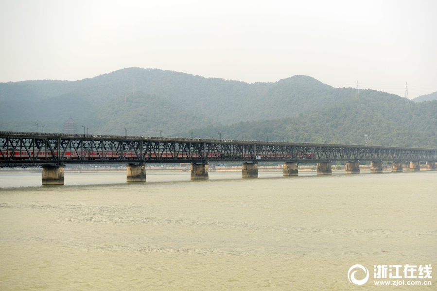 杭州市の銭塘江大橋　建設(shè)から戦爭を経て今日まで80年　浙江省