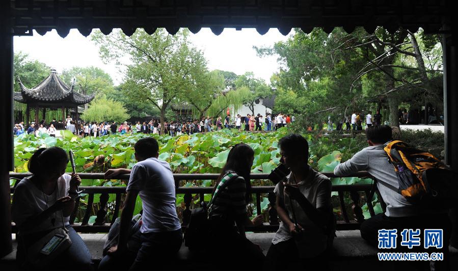 各観光地の観光客數(shù)がピークに