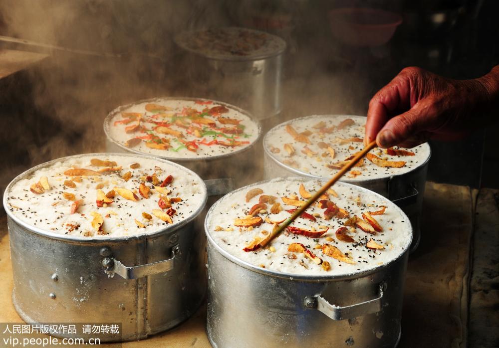 舌の上で味わう中國の村グルメ　地元の老夫婦が作る重陽節(jié)用のお菓子