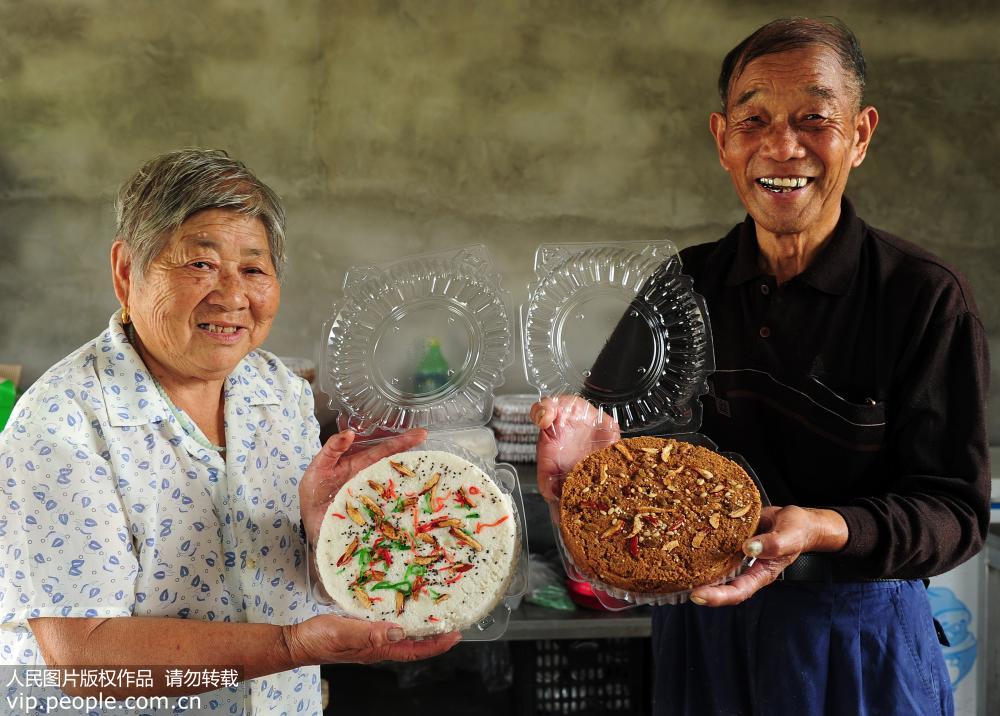 舌の上で味わう中國の村グルメ　地元の老夫婦が作る重陽節(jié)用のお菓子