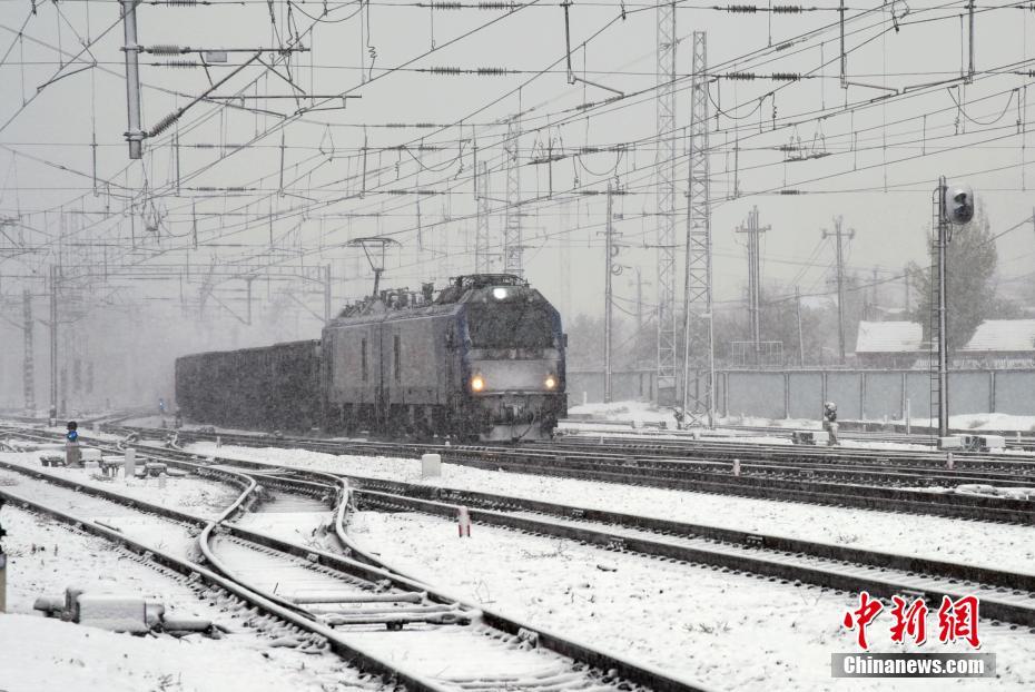 中國(guó)北方の広い範(fàn)囲で雨模様、初雪観測(cè)も多數(shù)