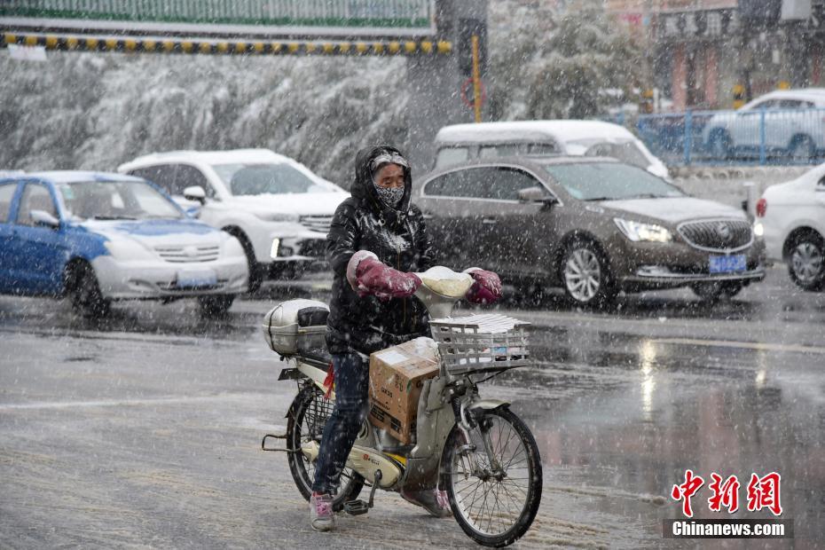 中國北方の広い範(fàn)囲で雨模様、初雪観測も多數(shù)