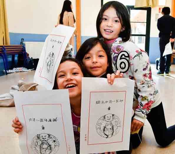 中國無形文化遺産「木版水印」技術(shù)をフランスの小學校で