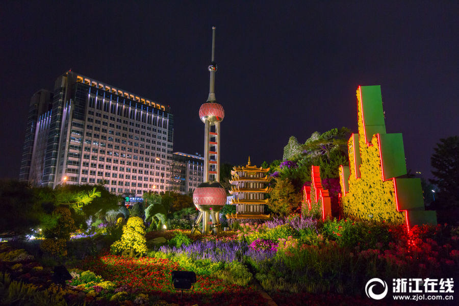 十九大歓迎オブジェで北京市の夜景ゴージャスに