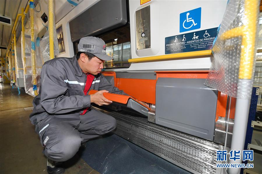 ラインオフした「メイド?イン?チャイナ」のボストン地下鉄車両