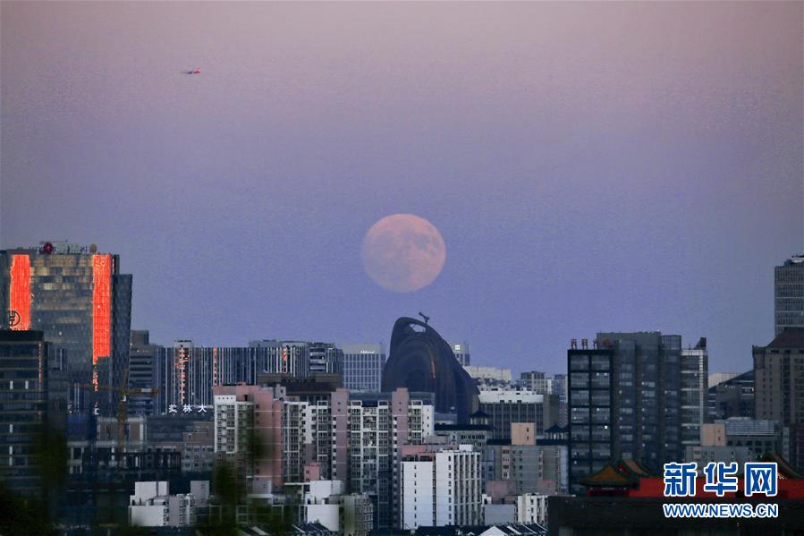 北京の十五夜　月は皓々