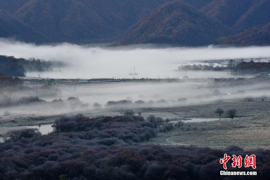 湖北?神農(nóng)架林區(qū)は秋の色　絵のような美しさ