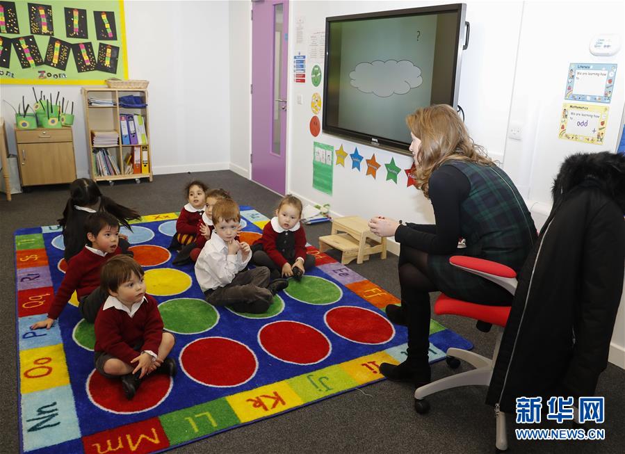 半日は中國語による授業(yè)　英國の小學(xué)校で中國語のイマージョン教育実施