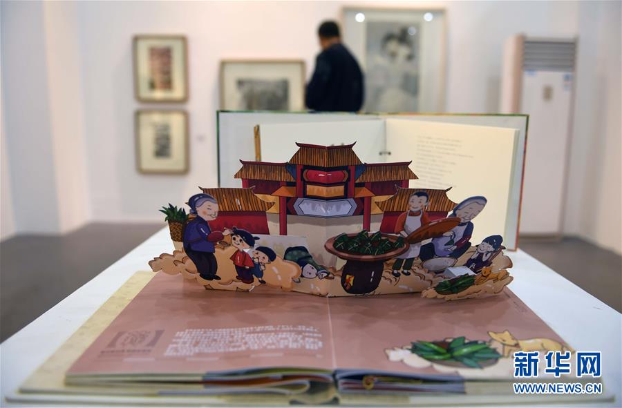 大學(xué)生蕓術(shù)作品展、伝統(tǒng)と現(xiàn)代の融合に注目　湖南省