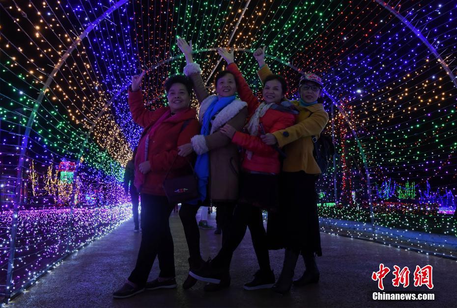 LEDライトで描く様々な蕓術(shù)　幻想的なイルミネーションイベント　重慶