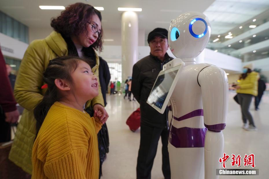 北京市301醫(yī)院に診察案內(nèi)人工知能ロボットが登場