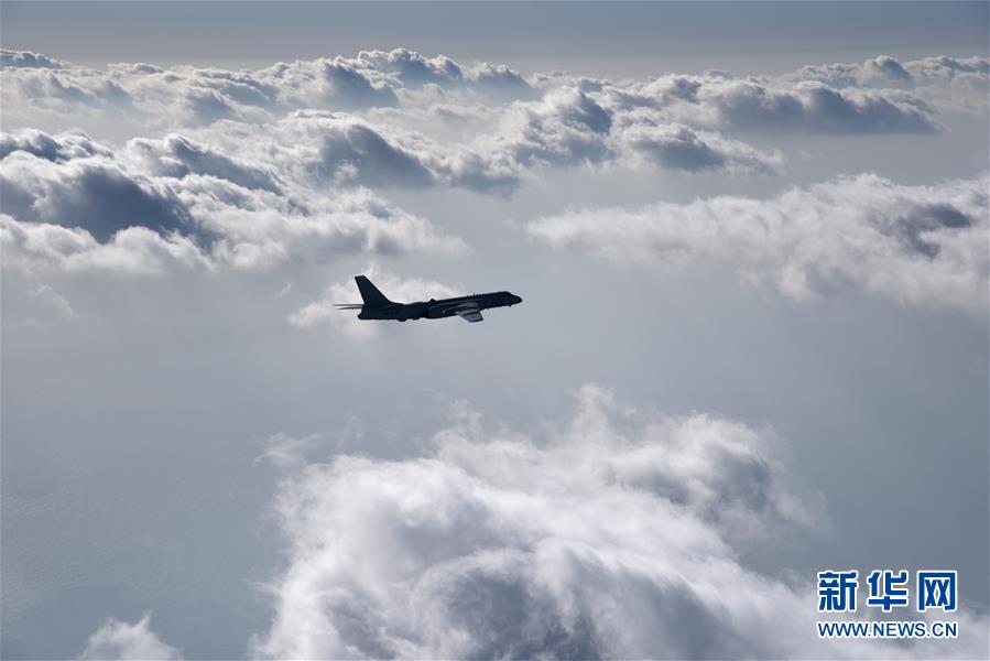 中國(guó)空軍爆撃機(jī)が南中國(guó)海で戦闘巡航