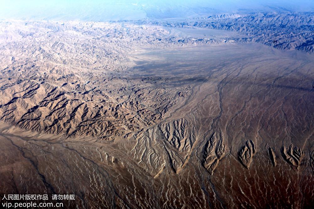 新疆　1萬メートルの上空から眺める絶景