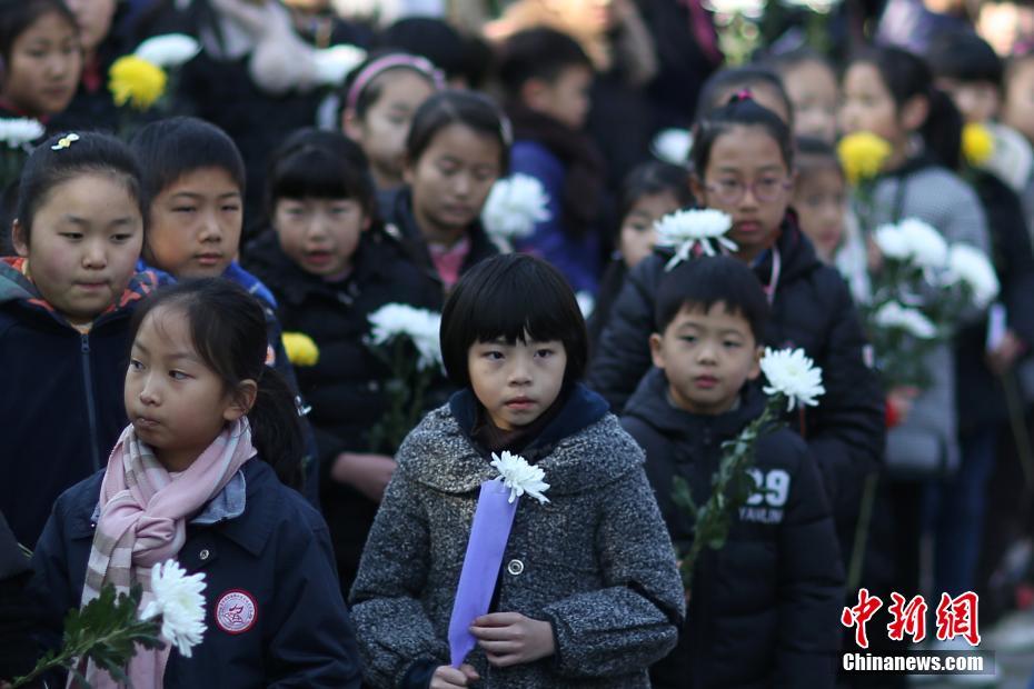 まもなく南京大虐殺犠牲者追悼日 南京市民ら恒久平和を願う 江蘇省