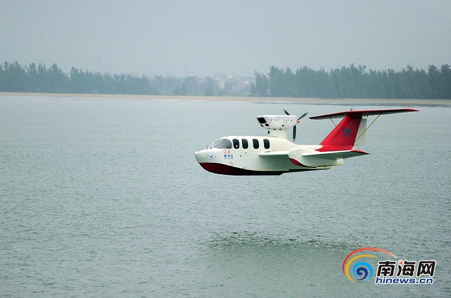 三亜に登場(chǎng)した「空飛ぶ船」、7人乗りで最大速度は時(shí)速210キロ　海南省