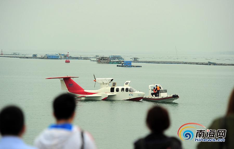 三亜に登場(chǎng)した「空飛ぶ船」、7人乗りで最大速度は時(shí)速210キロ　海南省