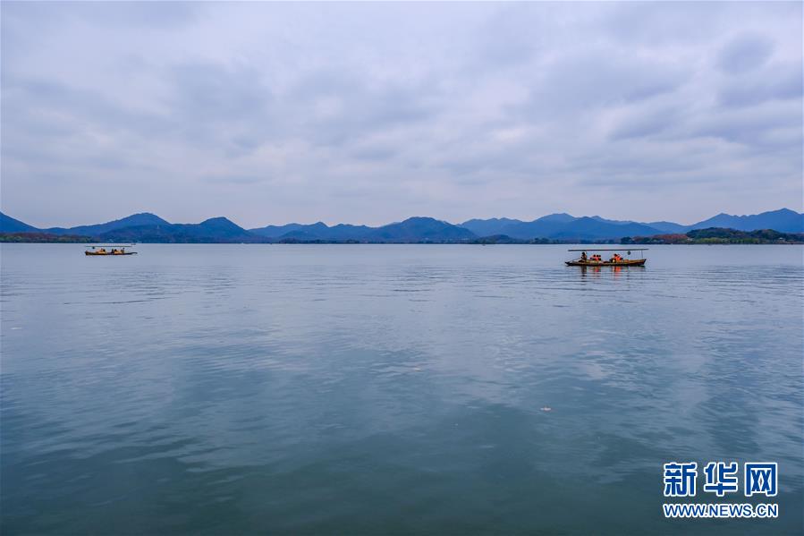 多彩な景色を見せる冬の西湖　杭州