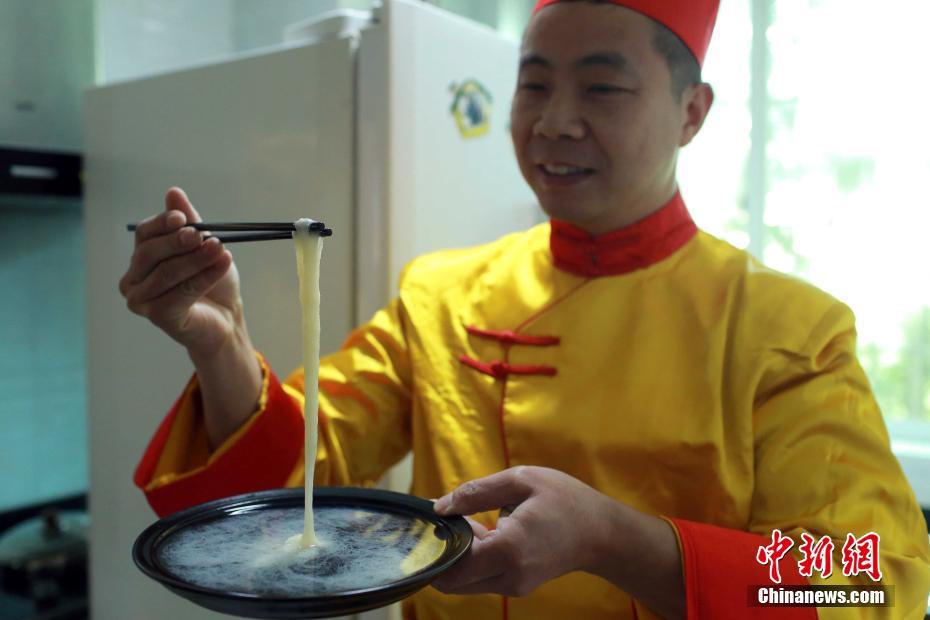 針の穴より細い！上海ギネス記録に登録された「最も細い手作り麺」　