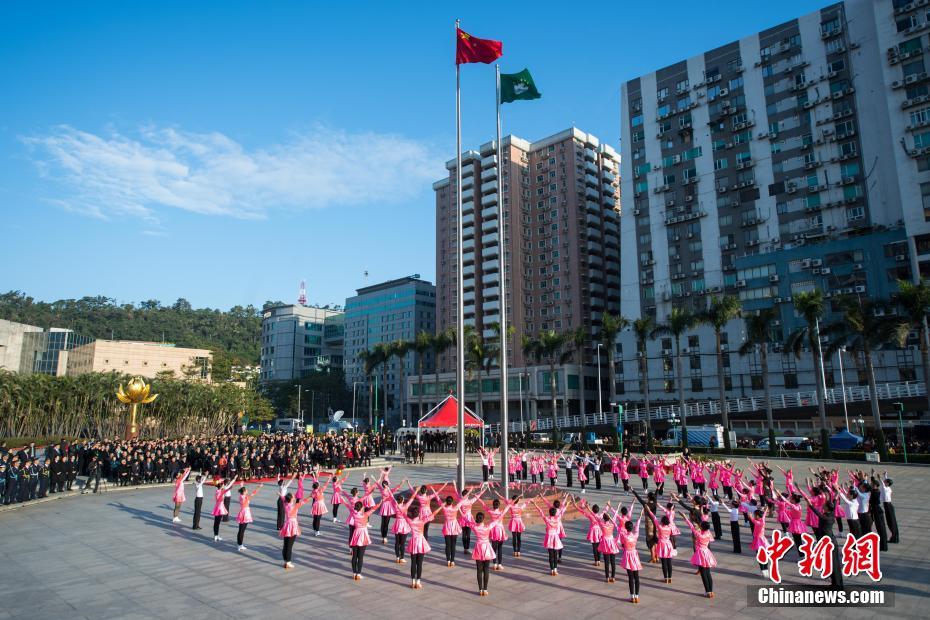 澳門祖國復帰と人民解放軍進駐18周年を祝う國旗掲揚式