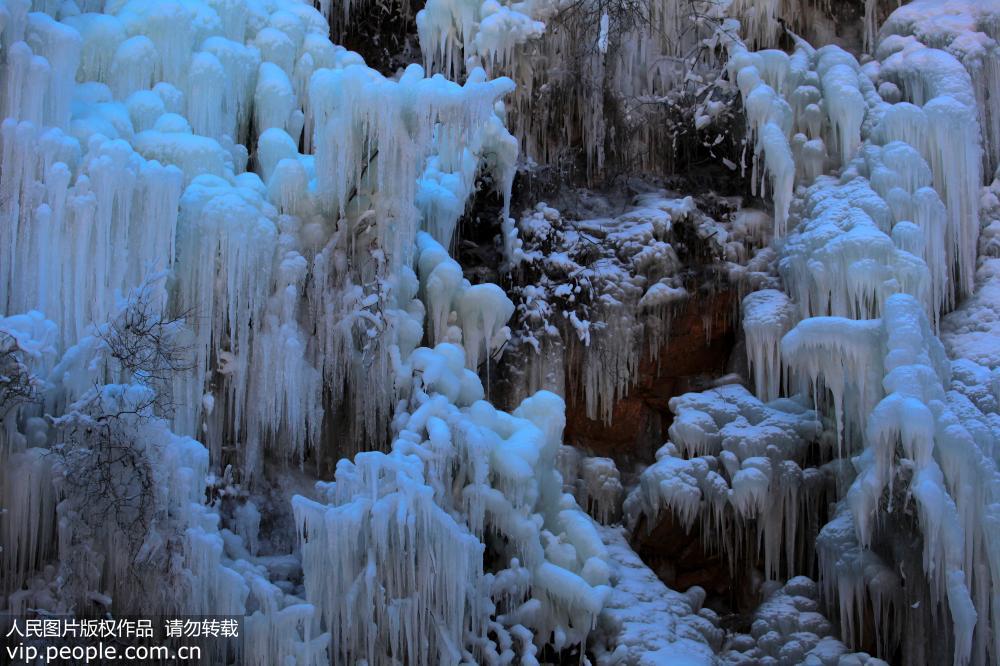 北京の神泉峽に氷の滝の絶景現(xiàn)る