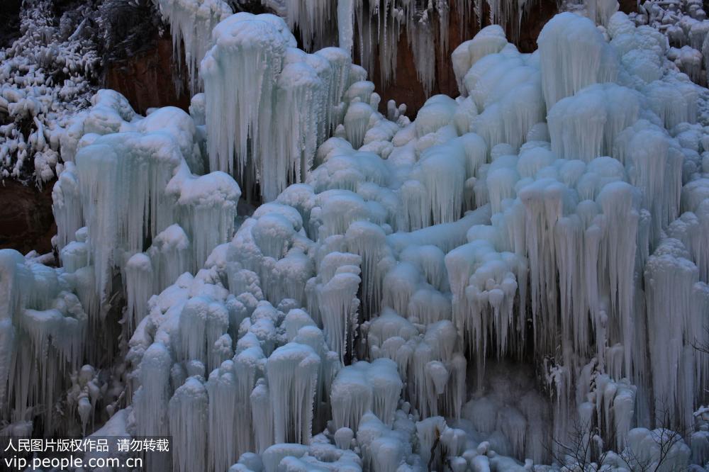 北京の神泉峽に氷の滝の絶景現(xiàn)る