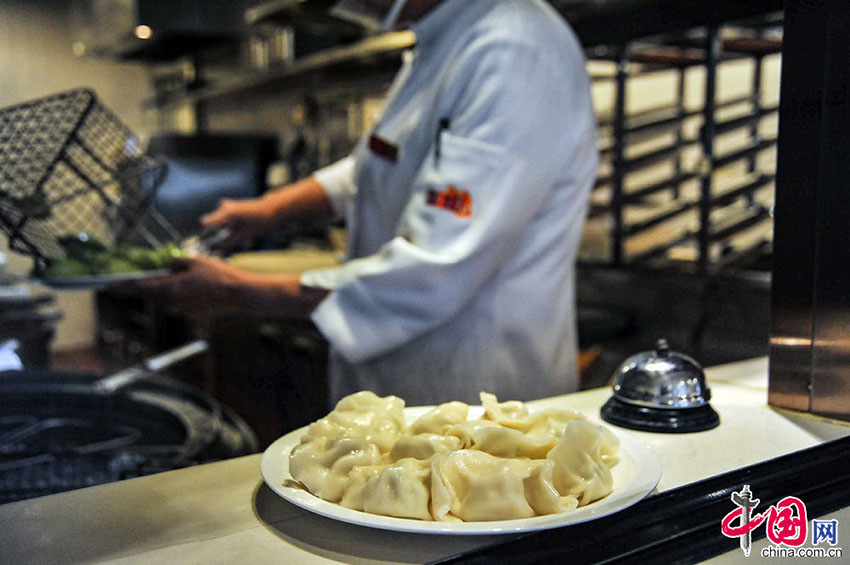 中國では冬至の日に必ず食べられる餃子（撮影?胡迪）。