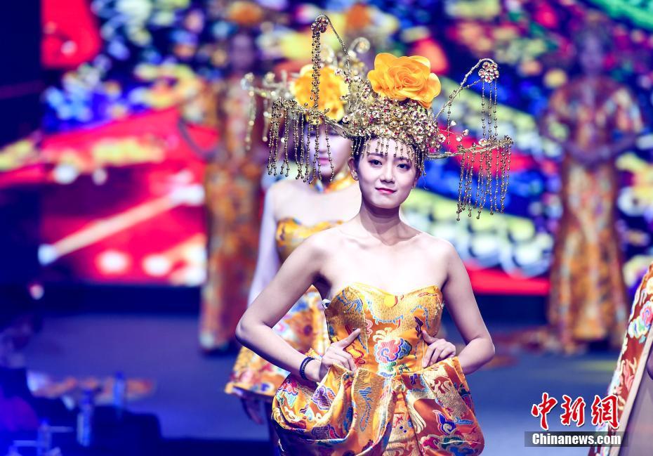 Miss Tourism Cultural World 2017の中國決勝ラウンドで花嫁衣裳