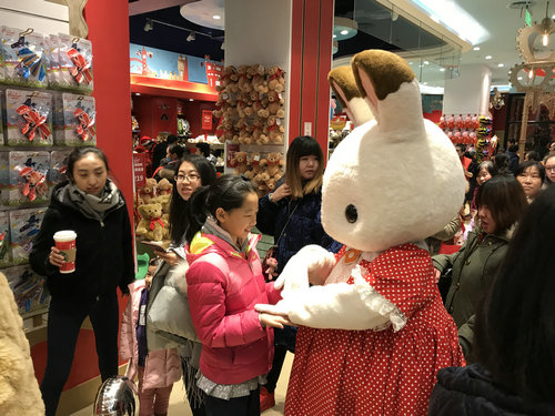 英國の老舗おもちゃ店「ハムリーズ」、北京王府井商店街にオープン