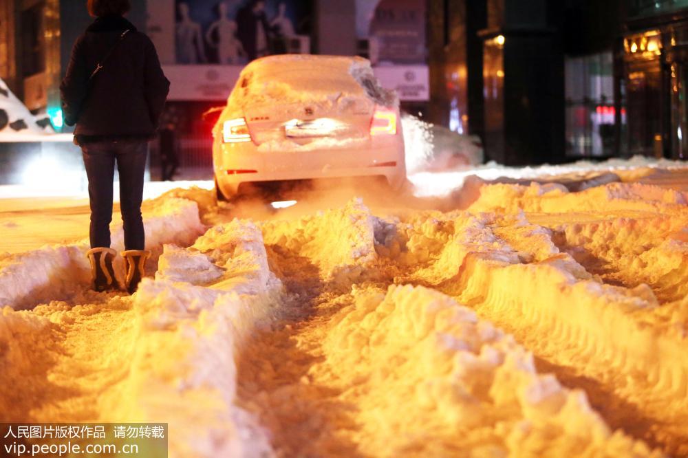 ウルムチ市で今冬最大の雪　気象庁が黃色警報発令　新疆