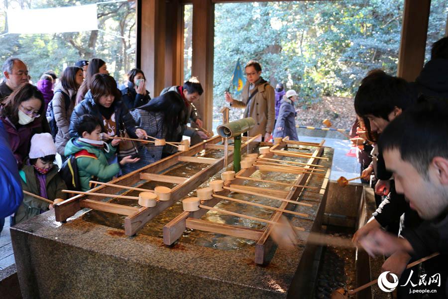 東京?明治神宮で初詣　日本の新年イベントに人続々