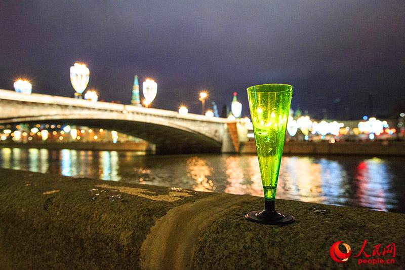 夜空を彩る花火　新年迎えたモスクワのクレムリン