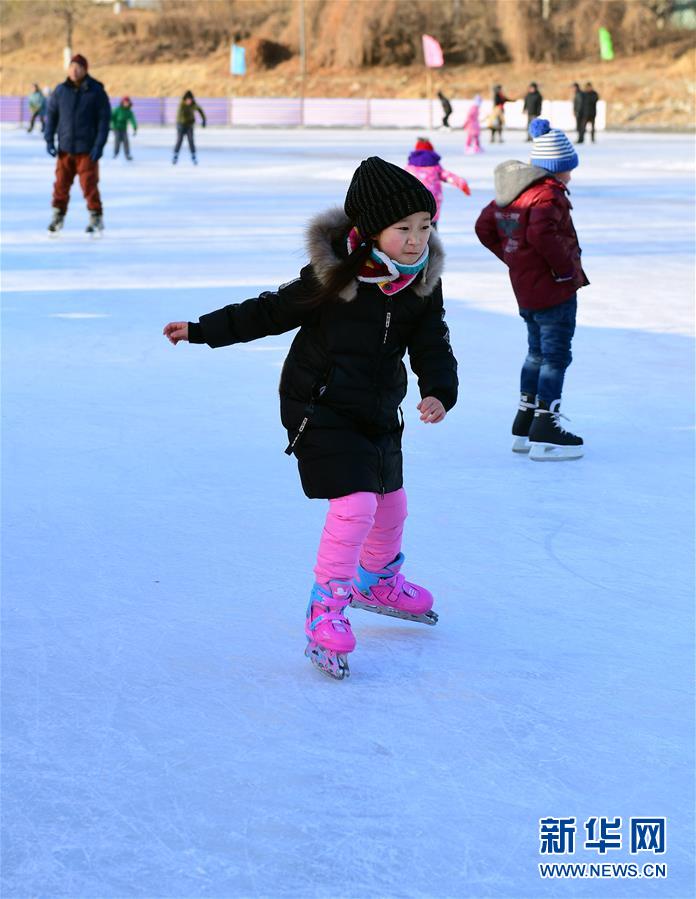 長春市の小中高、冬休み突入　ウインタースポーツで羽を伸ばす子供たち