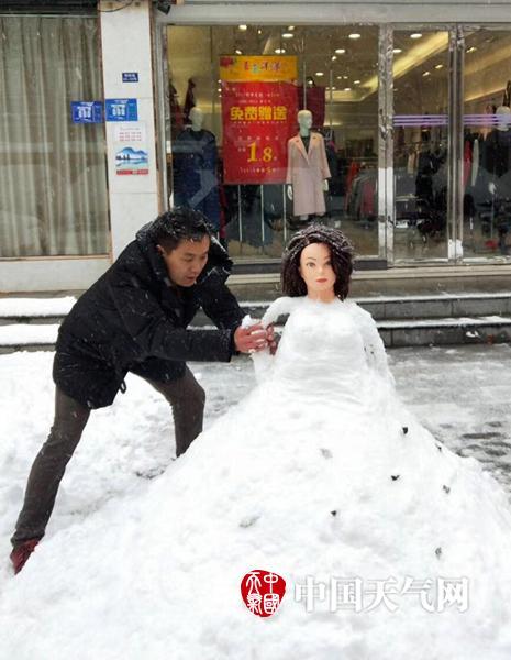 2018年初雪　ユニークな雪だるまが続々登場(chǎng)