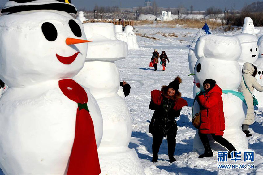 ハルビンで様々なタイプの雪だるま2018體が展示