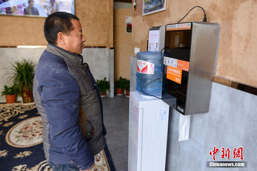 長(zhǎng)沙市初のスマートトイレは「顔スキャン」でトイレットペーパーゲット！