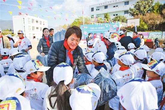 日本の建築家が雲(yún)南省の小學(xué)校で授業(yè)　テーマは「將來(lái)住みたい家」