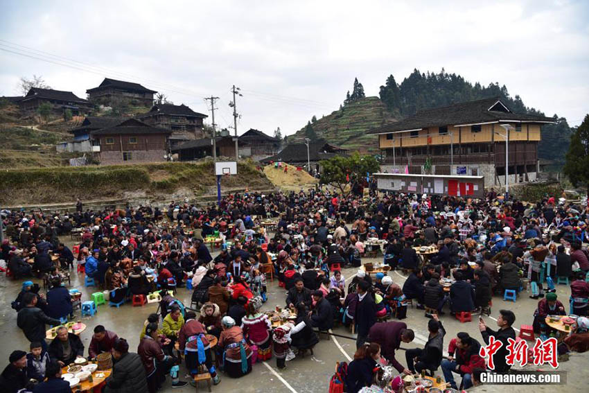 伝統(tǒng)の苗年を祝福する「百家宴」 広西壯族自治區(qū)