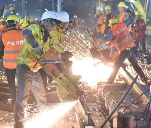 これが中國のスピード：9時(shí)間で駅の改修完了