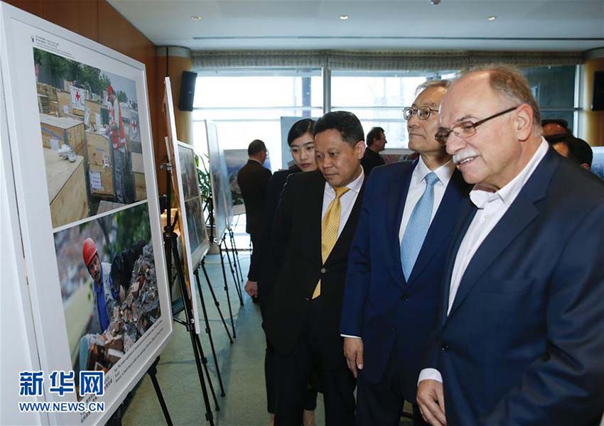 ベルギーの歐州議會(huì)ビルでブン川地震の寫真展開催