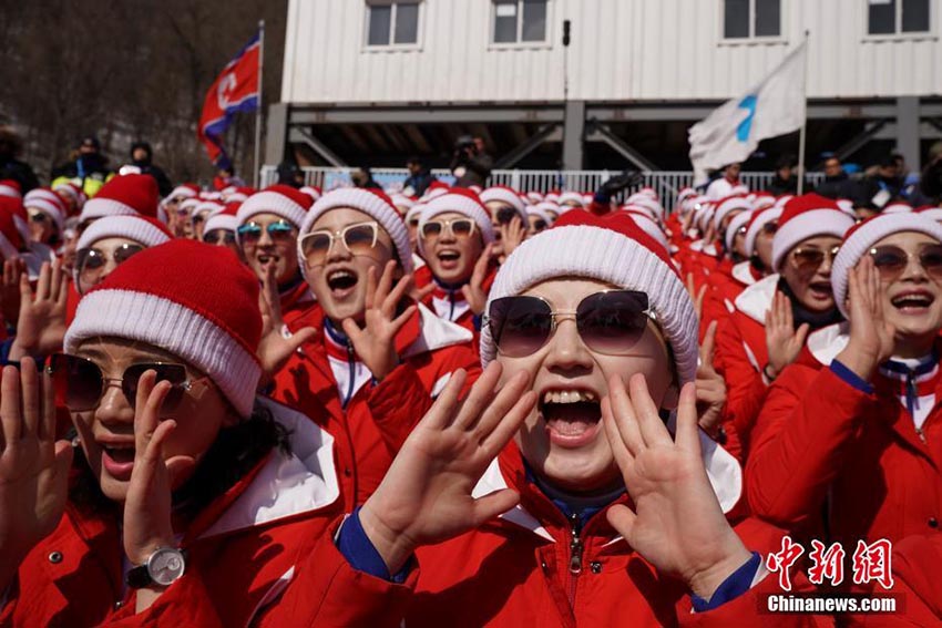 平昌のスキー場に朝鮮の応援団が登場