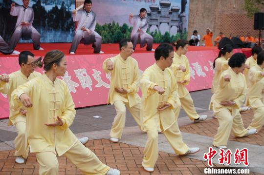 河南省の武術(shù)で新春祝う　香港地區(qū)