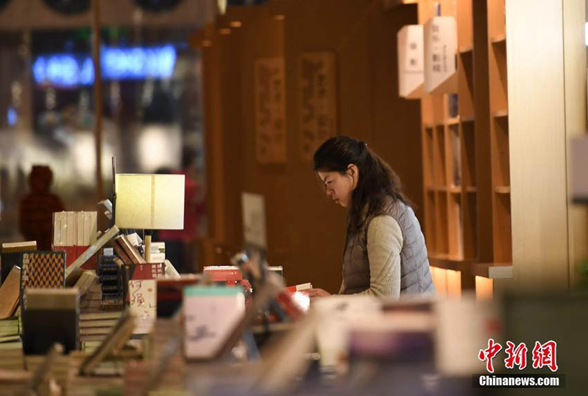 杭州市にオシャレな書店オープン　獨(dú)創(chuàng)的なデザインの內(nèi)裝が特徴