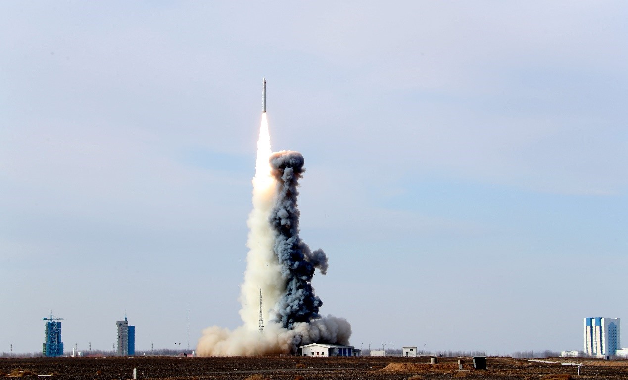 酒泉衛(wèi)星発射センターで今年1月19日12時12分、中國航天科技集団有限公司の中國運載火箭技術(shù)研究院が開発を擔(dān)當(dāng)した固體燃料ロケット「長征11號」による6基同時打ち上げ任務(wù)が無事完了（撮影?謝尚國）。