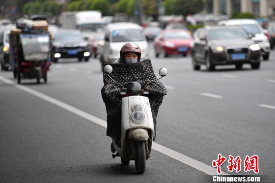 成都市の気溫が急低下、一夜にして冬に逆戻り