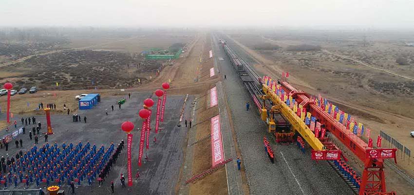 中國最長の石炭運輸鉄道のレール敷設(shè)作業(yè)スタート　內(nèi)蒙古