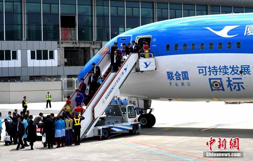 初めて國(guó)際連合のデザインが塗裝された航空機(jī)が福州市に無(wú)事到著