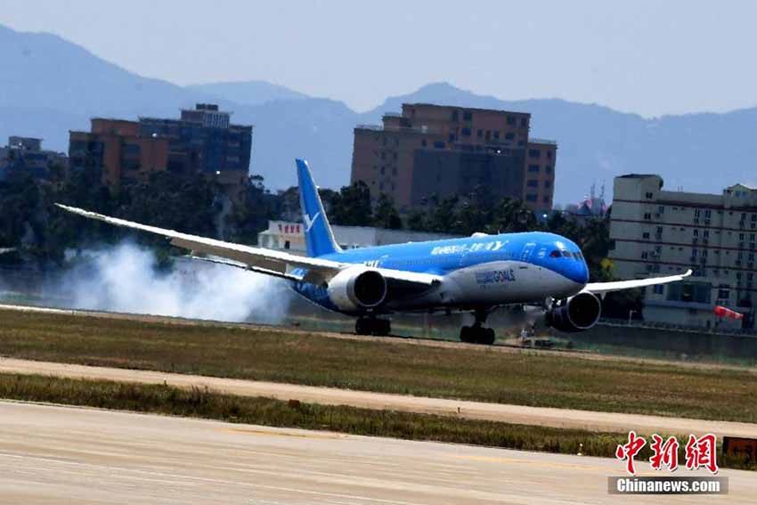 初めて國(guó)際連合のデザインが塗裝された航空機(jī)が福州市に無事到著