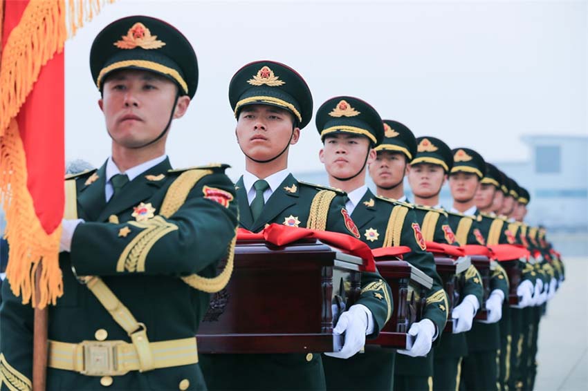 第5陣在韓中國人民志願(yuàn)軍烈士の遺骨が祖國へ