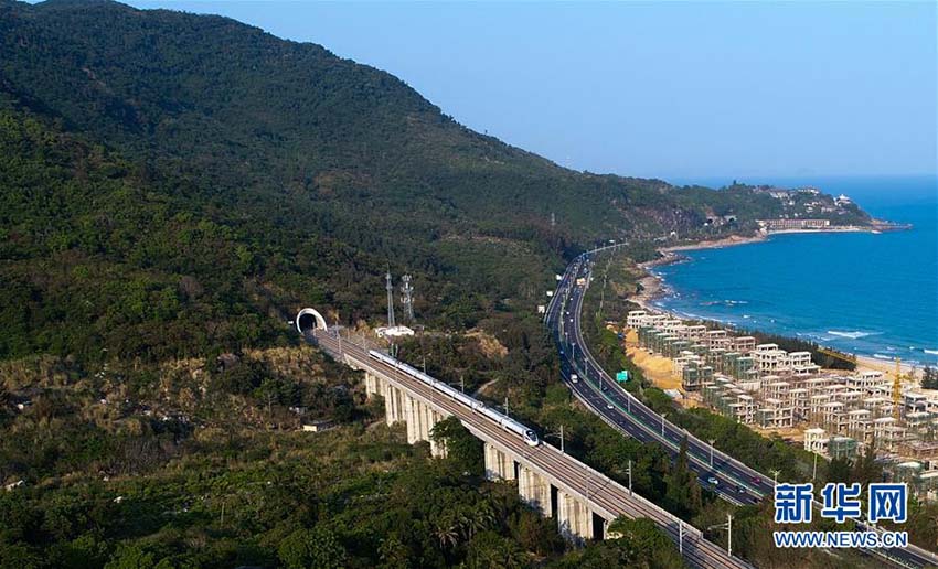 海南省の観光名所と重要都市を結(jié)ぶ世界初の環(huán)島高速鉄道