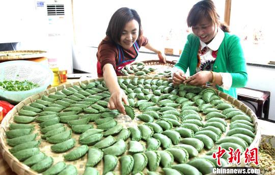 春の芽吹き感じさせる緑の餃子 中國南方で清明節(jié)に食べる伝統(tǒng)料理